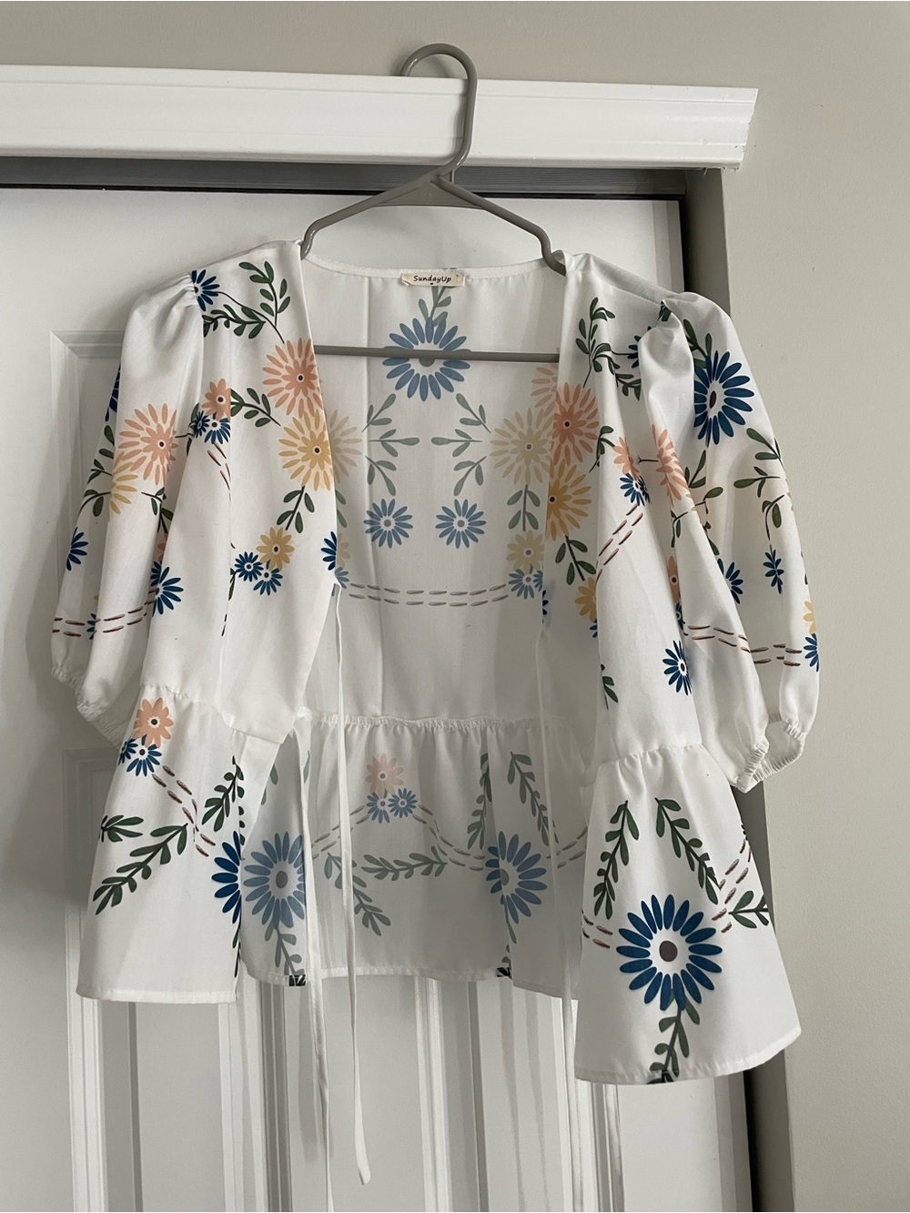 Sunday White Floral Puff-Sleeve Peplum Blouse